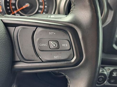 Used 2022 Jeep Gladiator Willys image 11