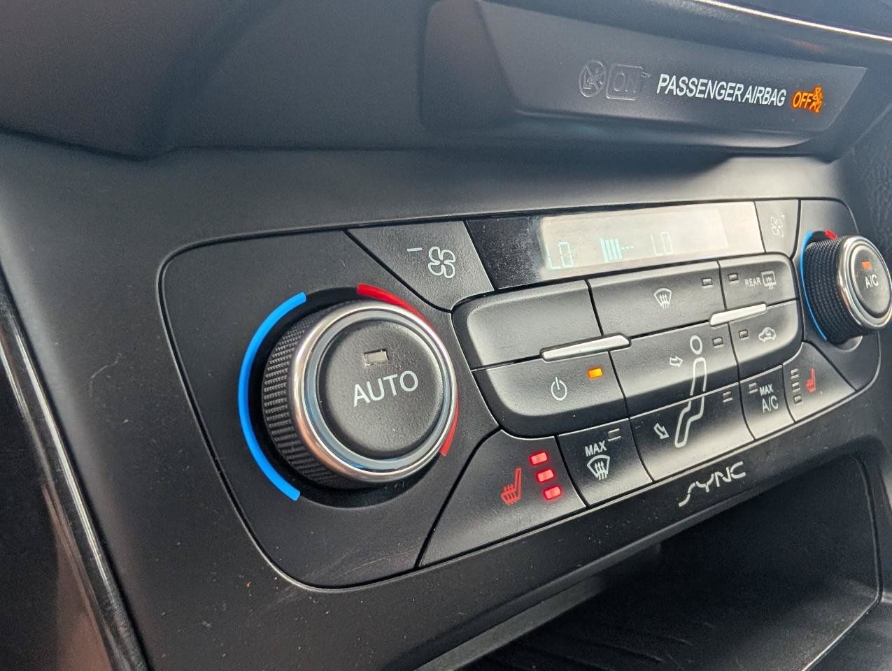 Used 2015 Ford Focus Titanium FWD image 19