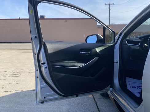 Used 2024 Toyota Corolla SE image 3