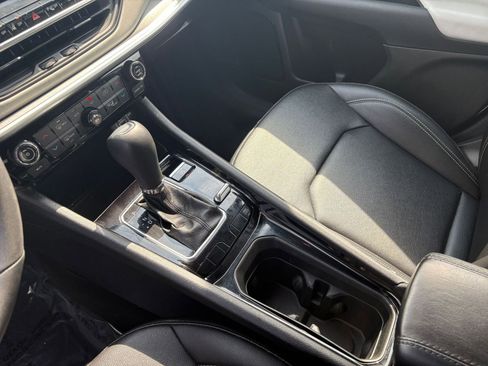 Used 2025 Jeep Compass Limited image 42