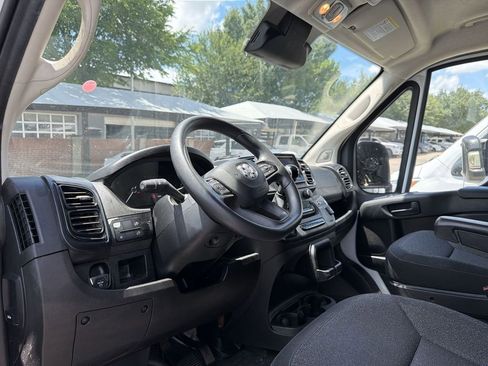 Used 2024 RAM ProMaster 2500 w/ Convenience Group FWD image 4