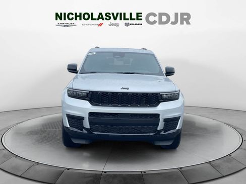 New 2025 Jeep Grand Cherokee L Altitude image 9