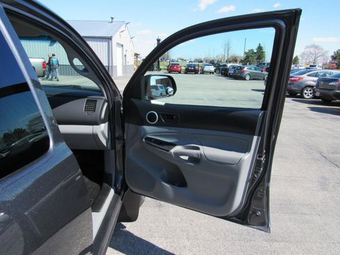 Used 2014 Toyota Tacoma 4x4 Access Cab w/ SR5 Package image 27