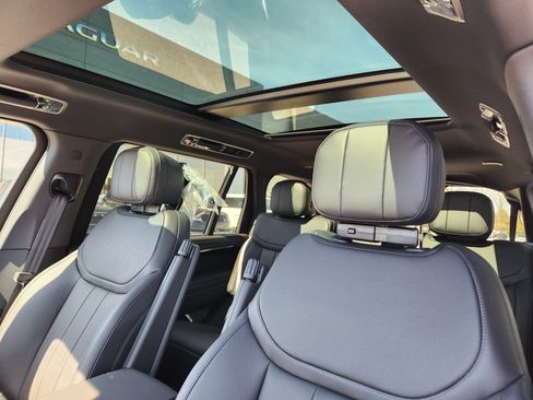 New 2026 Land Rover Range Rover Long Wheelbase SE AWD/4WD image 10