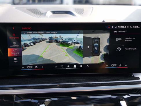 Used 2025 BMW X7 M60i image 23