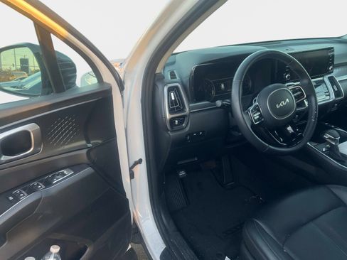Certified 2023 Kia Sorento S w/ Panoramic Sunroof Package image 7