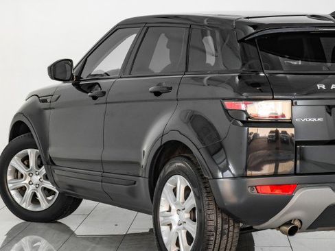 Used 2017 Land Rover Range Rover Evoque SE Premium image 59