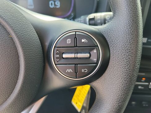Used 2025 Kia Soul LX w/ LX Technology Package FWD image 18