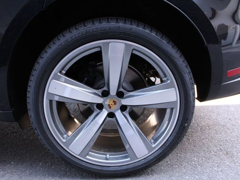 New 2025 Porsche Macan image 28