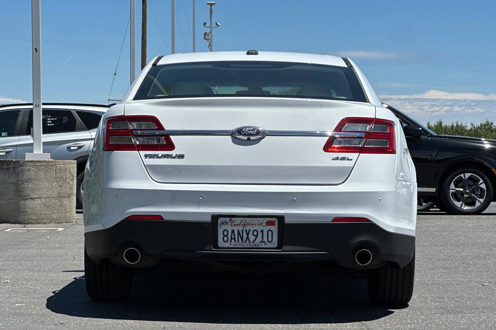 Used 2017 Ford Taurus SEL w/ Equipment Group 201A FWD image 4