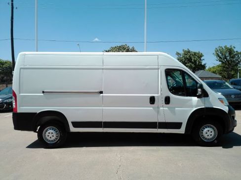 Used 2023 RAM ProMaster 2500 FWD image 4