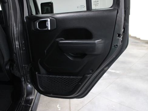 Used 2025 Jeep Wrangler Unlimited Rubicon AWD/4WD image 36