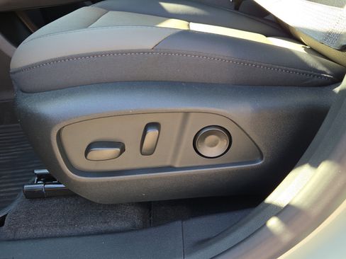 New 2026 Chevrolet Equinox LT w/ Convenience Package II image 16