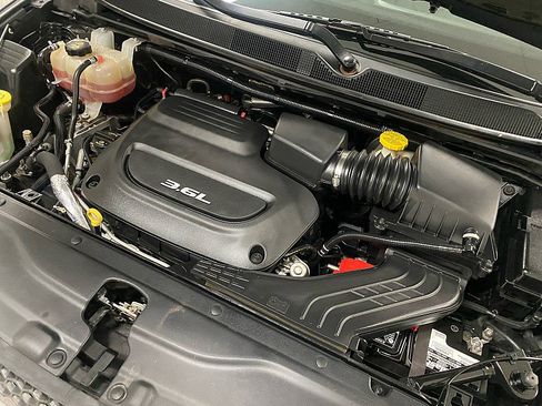 Used 2017 Chrysler Pacifica Touring-L Plus image 16