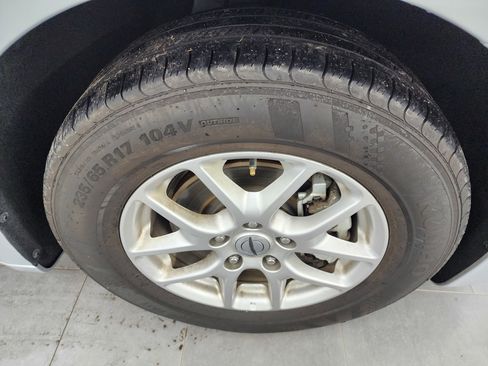 Used 2024 Chrysler Pacifica Touring-L image 3