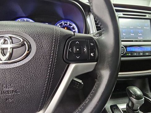 Used 2016 Toyota Highlander XLE FWD image 26