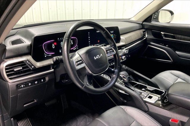 Used 2024 Kia Telluride EX w/ EX Captain's Chair Package AWD/4WD image 14