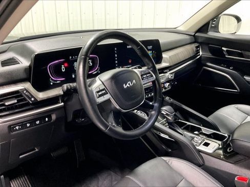 Used 2024 Kia Telluride EX w/ EX Captain's Chair Package AWD/4WD image 14