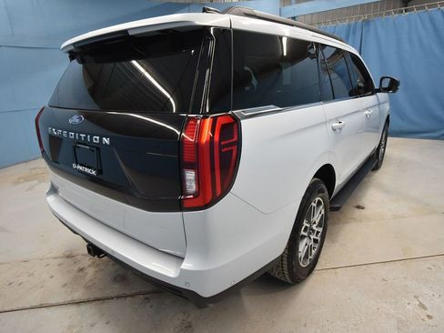 Used 2025 Ford Expedition Active image 44
