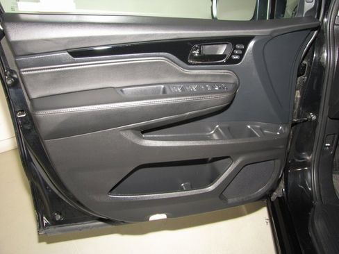 Used 2023 Honda Odyssey Touring image 11