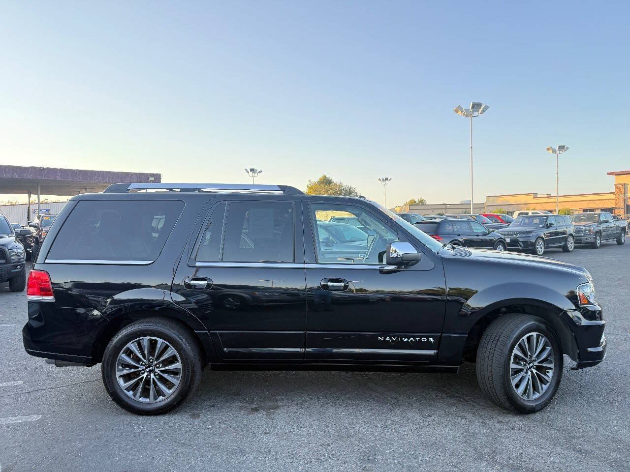 Used 2016 Lincoln Navigator Select AWD/4WD image 8
