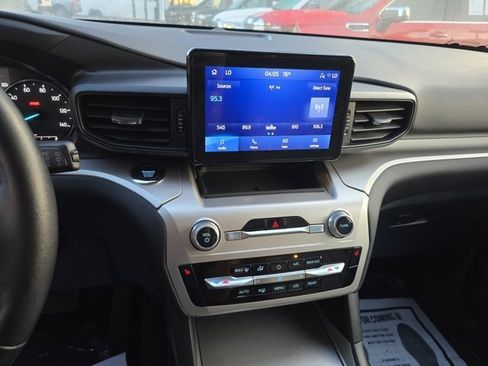 Used 2022 Ford Explorer XLT image 20