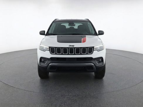 Used 2025 Jeep Compass Trailhawk AWD/4WD image 2