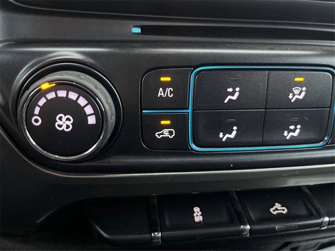 Used 2019 Chevrolet Silverado 1500 LT image 38