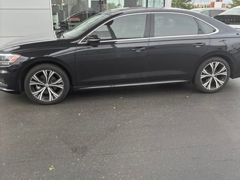 Used 2022 Volkswagen Passat 2.0T SE FWD image 3