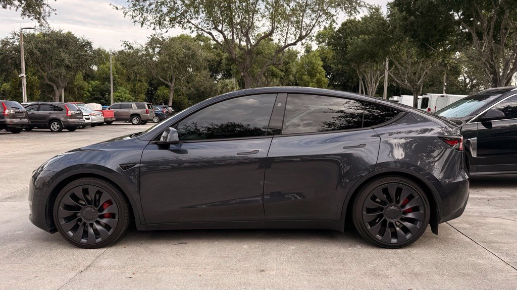 Used 2024 Tesla Model Y Performance AWD/4WD image 5