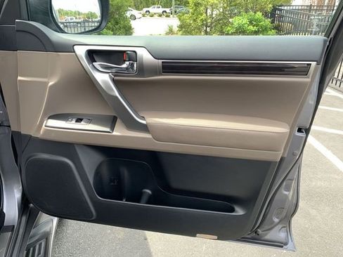 Used 2023 Lexus GX 460 Premium w/ Premium Package image 13