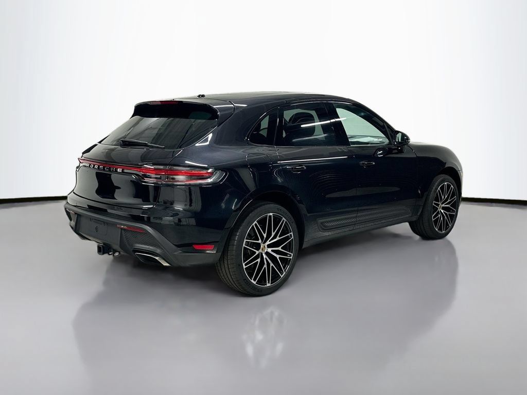 Certified 2025 Porsche Macan AWD/4WD image 9