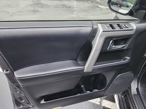 Used 2018 Toyota 4Runner SR5 Premium AWD/4WD image 18
