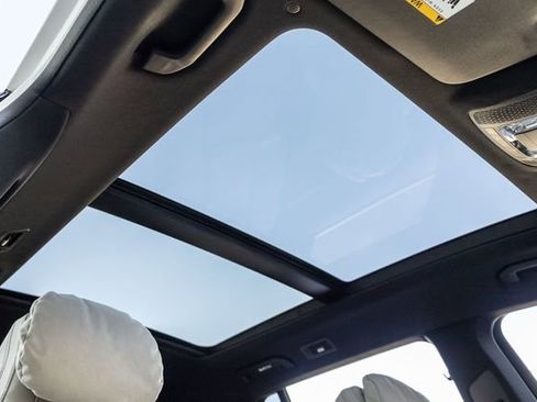 Used 2025 Mercedes-Benz GLS 580 4MATIC image 16