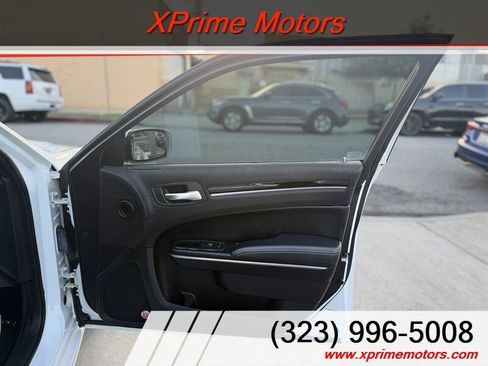 Used 2017 Chrysler 300 S w/ S Model Appearance Package RWD image 32