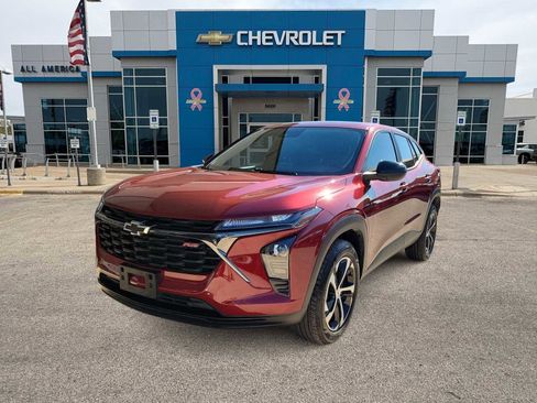 Used 2024 Chevrolet Trax RS w/ Driver Confidence Package image 1