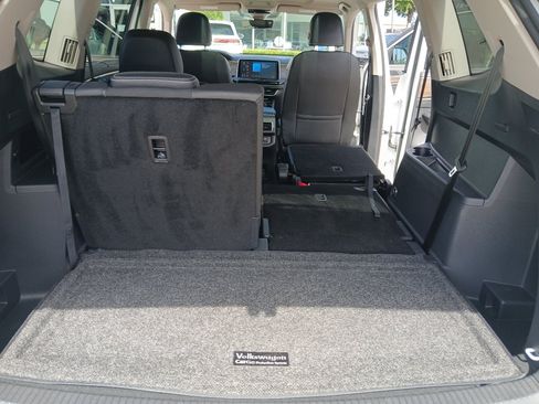 Used 2025 Volkswagen Atlas SE w/ Panoramic Sunroof Package FWD image 21