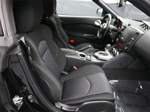 Used 2015 Nissan 370Z Roadster image 15