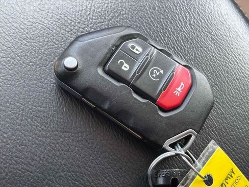 Used 2021 Jeep Wrangler Unlimited Sahara w/ Cold Weather Group AWD/4WD image 4
