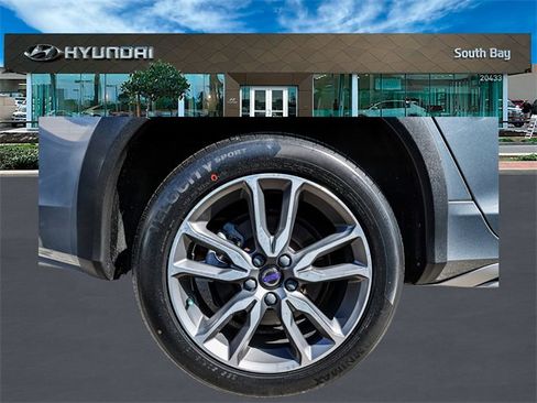 Used 2018 Volvo V60 T5 Cross Country w/ Convenience Package image 8