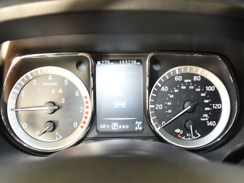 Used 2017 Nissan Titan SL AWD/4WD image 21