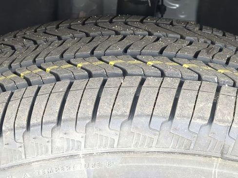 New 2026 Chevrolet Traverse LT image 17