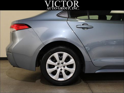 Used 2021 Toyota Corolla LE image 12