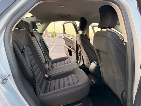 Used 2017 Ford Fusion SE FWD image 15