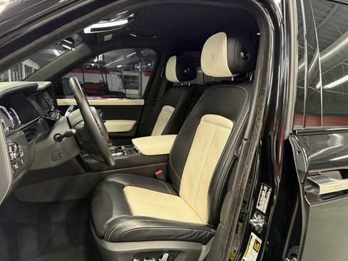 Used 2022 Rolls-Royce Cullinan Black Badge w/ Dark Exterior Package image 39