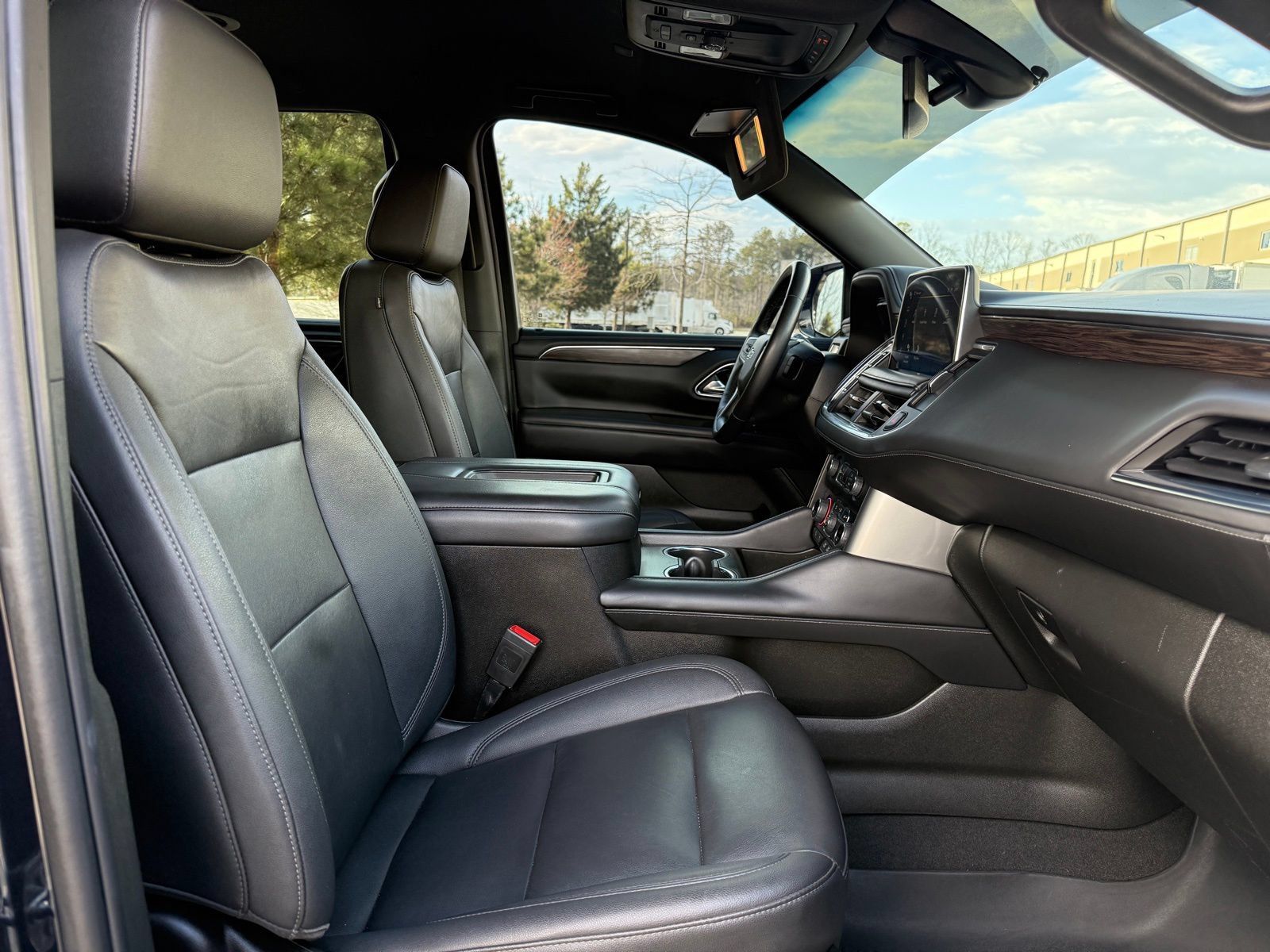 Used 2022 Chevrolet Tahoe Z71 w/ Luxury Package AWD/4WD image 34