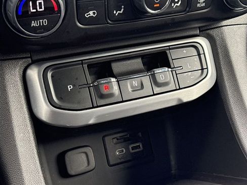 Certified 2023 GMC Acadia SLT image 16