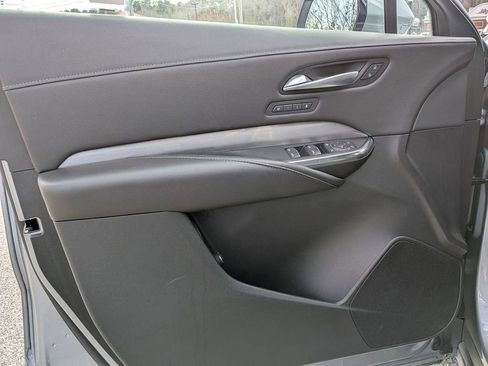 Used 2025 Cadillac XT4 Premium Luxury image 13