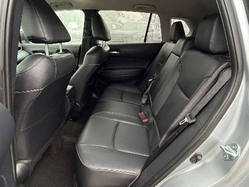 Used 2025 Toyota Corolla Cross XLE FWD image 34
