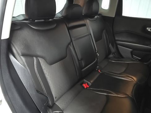 Used 2018 Jeep Compass Latitude w/ Cold Weather Group AWD/4WD image 16